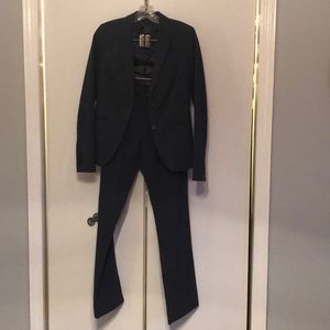 Women’s pants suit
